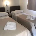 Apartman Agricamping Al Grappolo Di Vino In - Gardasee